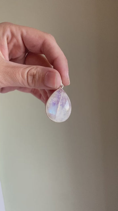 Sterling Silver Flashy Moonstone Pendant